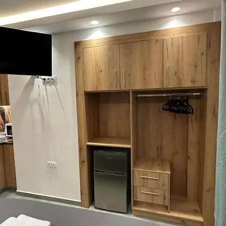 Luxury Semi Basement With Terrace *