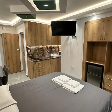 Apartment Luxury Semi Basement With Terrace *
